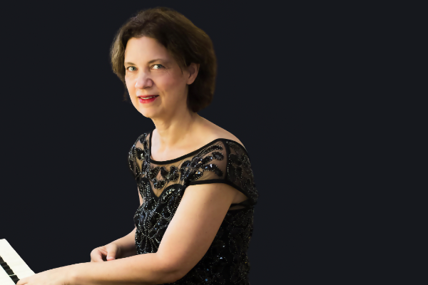 Photo of Lisa Tyler, pianist
